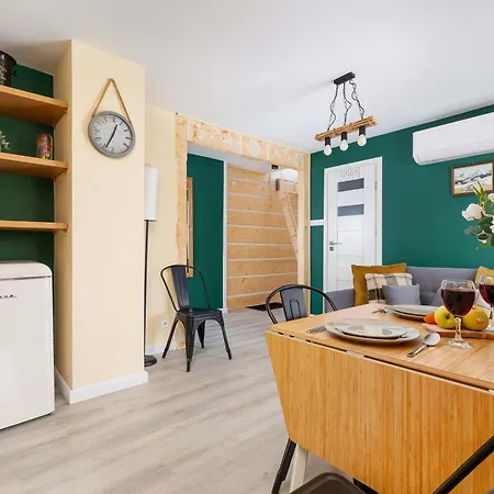 With Parking Close To The Krupowki By Renters *
