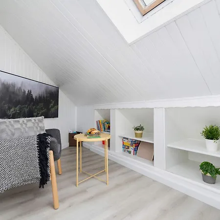 With Parking Close To The Krupowki By Renters Daire