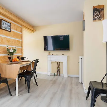 With Parking Close To The Krupowki By Renters Daire