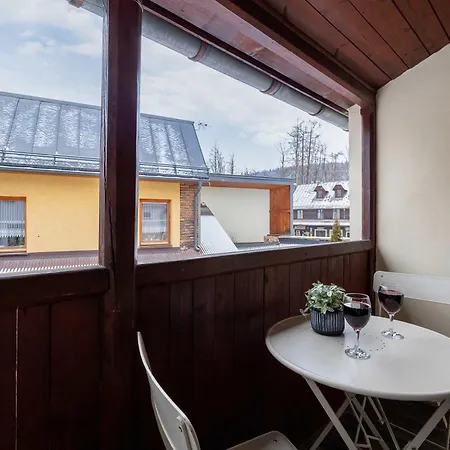 Daire With Parking Close To The Krupowki By Renters *